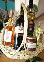 Gourmet Basket (W/Wine)